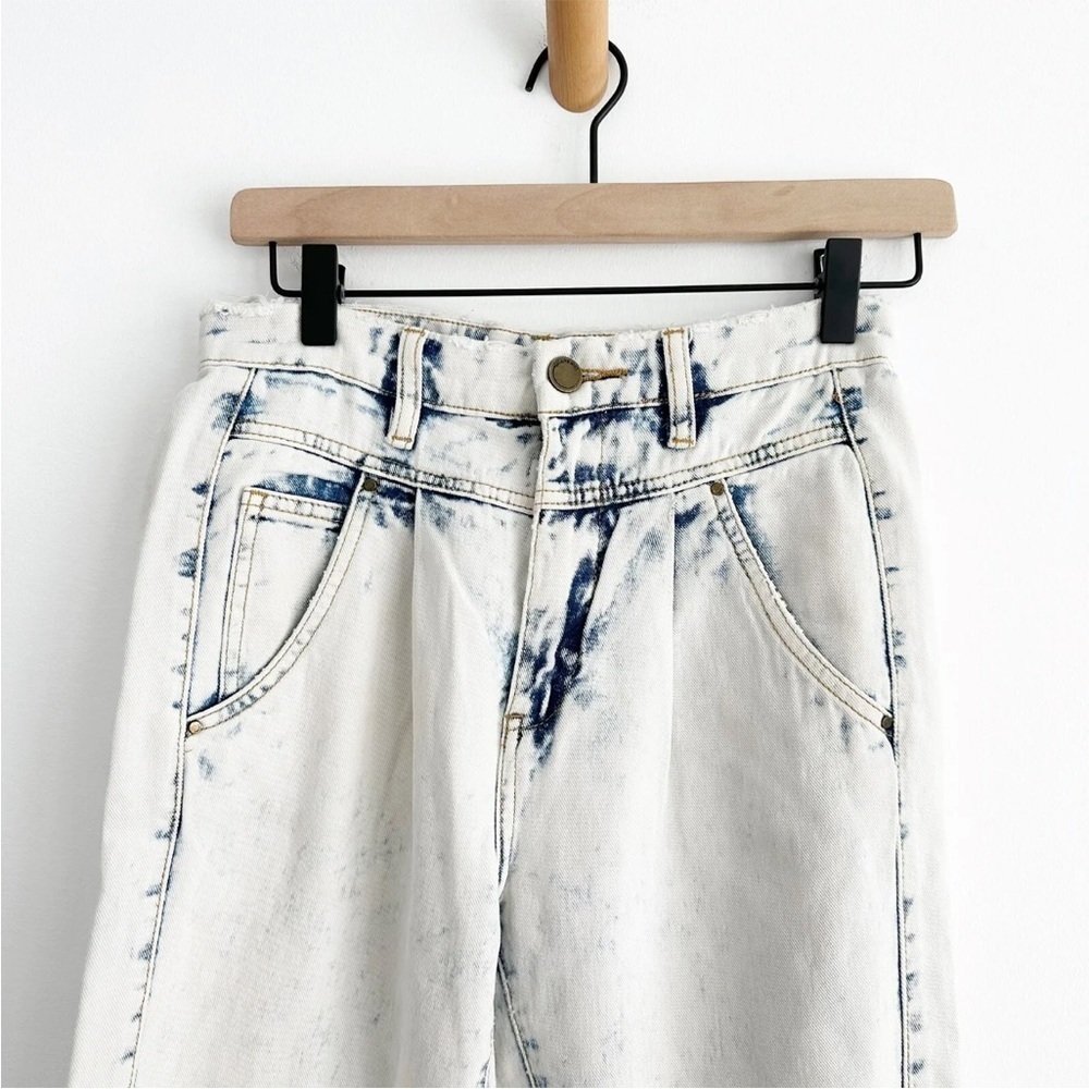 Blank NYC Women's High Waisted Front Pleat Acid Wash Distressed Jeans Size 25 - Picture 2 of 14